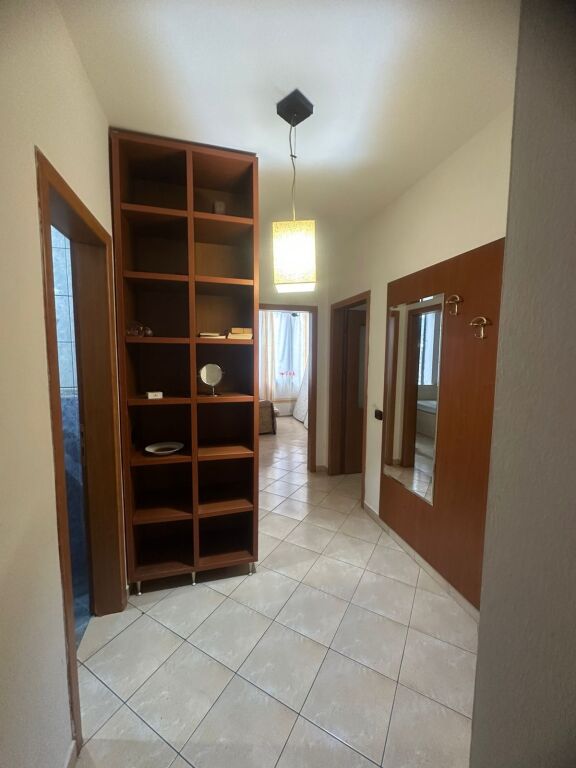APARTAMENT 1+1+GARDEROBE PER SHITJE TREGU ELEKTRIK