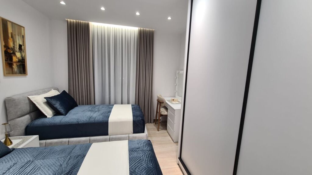 🏙️ For rent 2+1 – Golden Tower Residence, Mine Peza  🏢 7th floor with elevator ✨ New apartment, never lived in before 💶 1,400 € / month  Premium residence, modern furnishing and contemporary conditions.