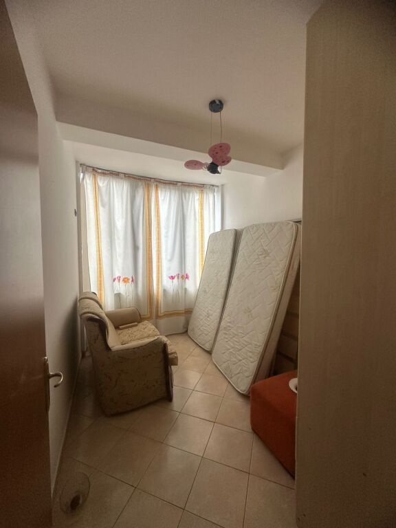 APARTAMENT 1+1+GARDEROBE PER SHITJE TREGU ELEKTRIK