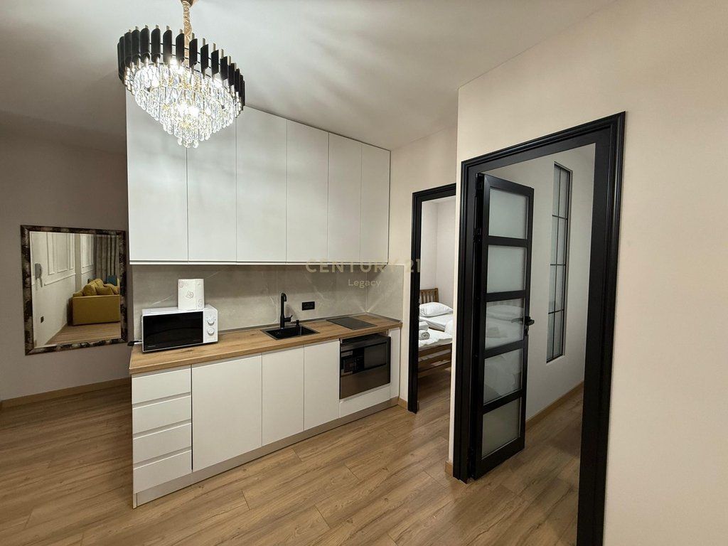 Jepet me Qira Apartament 2+1 në Rrugën e Kavajës-Tirane