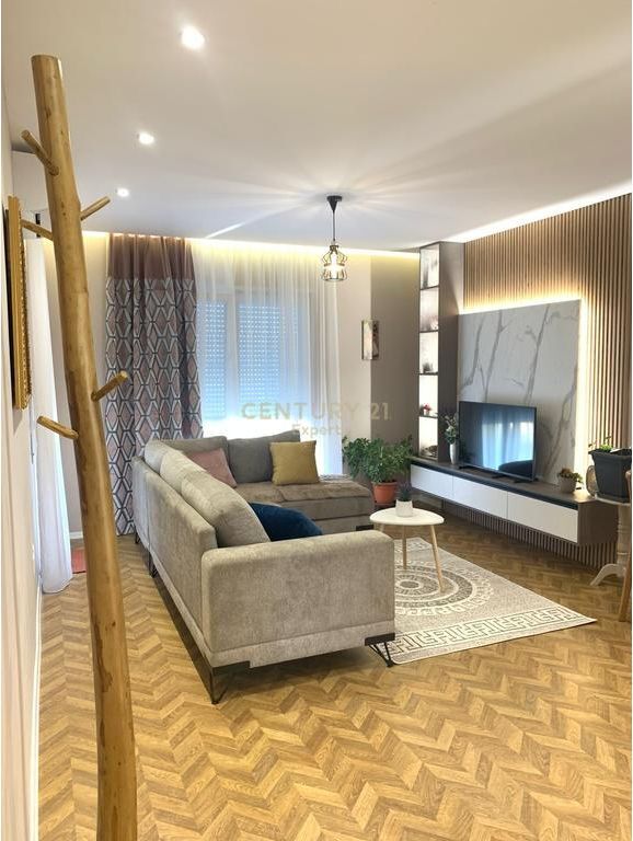 APARTMENT 2+1+2 WITH PARKING SPACE FOR RENT ON DRITAN HOXHA STREET!