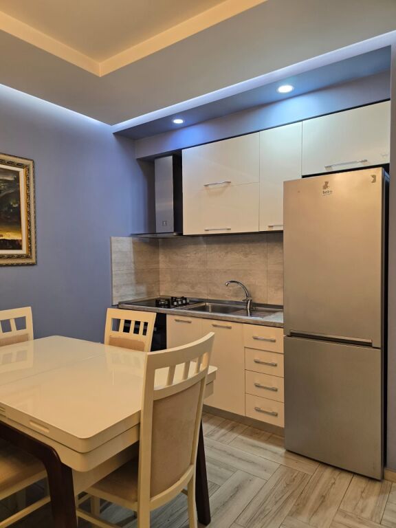 Affittasi 1+1 con garage presso il Ristorante Durresi