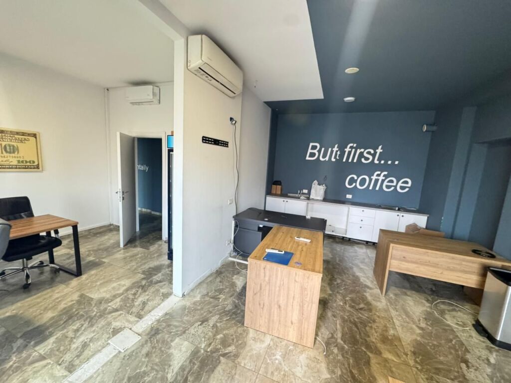 📣 Jepet me qira ambient biznesi 📍 Rruga “Teodor Keko”  🔹 Sipërfaqja: 400 m² 🔹 Kati: 1 🔹 Ambient i përshtatshëm për: Klinikë, Call Center, zyra, qendër kursesh, etj. 💶4500 euro ne muaj 📞