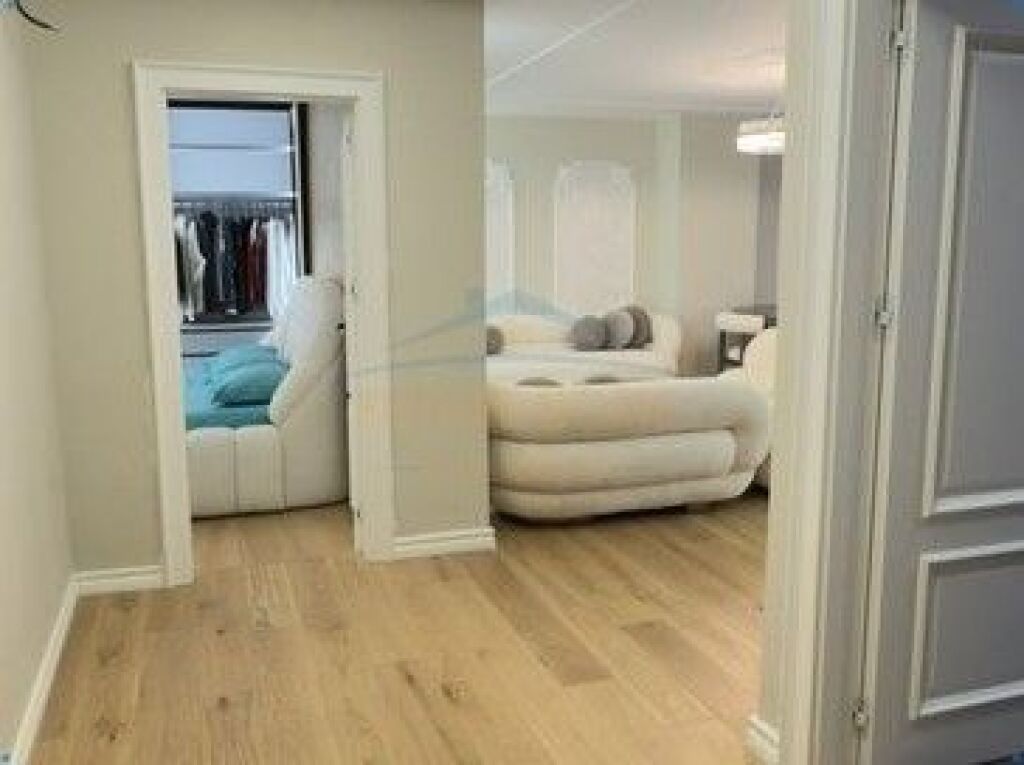 Shitet,Apartament Luksoz 2+1+2 Poste Parkimi, Rruga e Bogdaneve, Tirane
