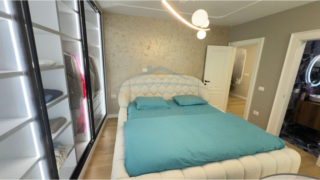 Shitet,apartament 2+1+2+ 2 poste parkimi,Rruga e bogdaneve