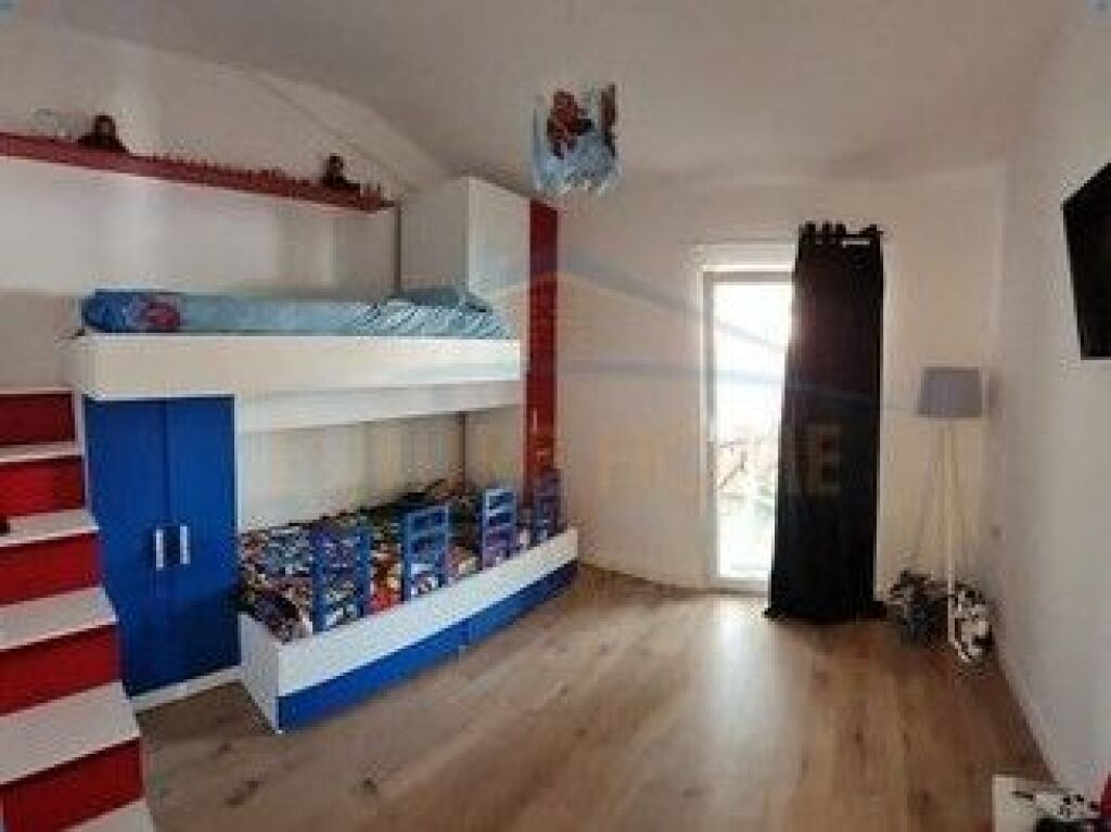 In vendita, Penthouse 3+1+2+veranda .Golem, Durres.
