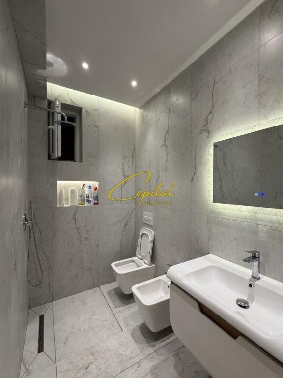 PRIVATE VILLA FOR RENT 340 M2 21 DECEMBER 200,000 LEKE