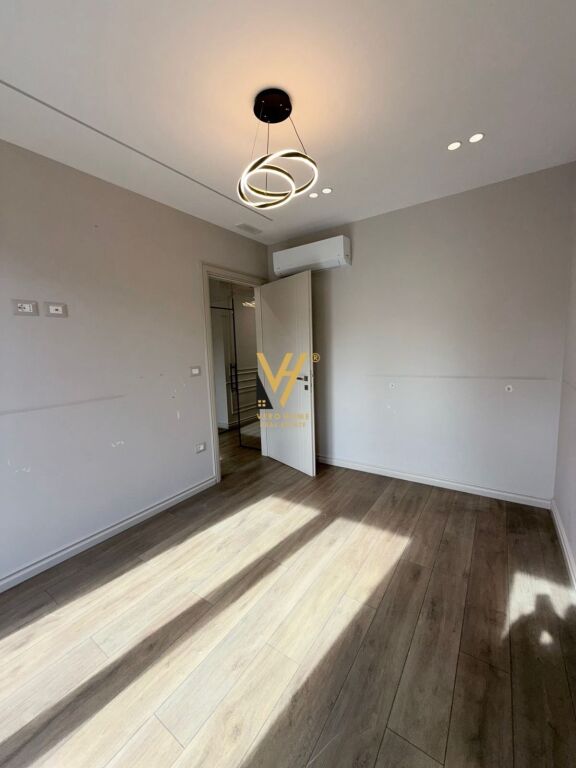 OFFICE 185 M2 FOR RENT ON KAVAJES STREET, NEAR GARDEN BUILDING 2,500 EURO