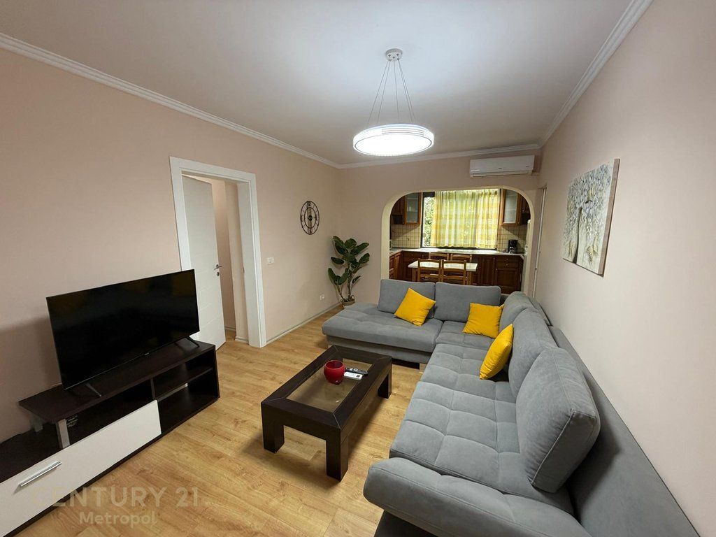 Jepet me qira apartament 2+1 i rinovuar, tek Ish Fusha e Aviacionit.