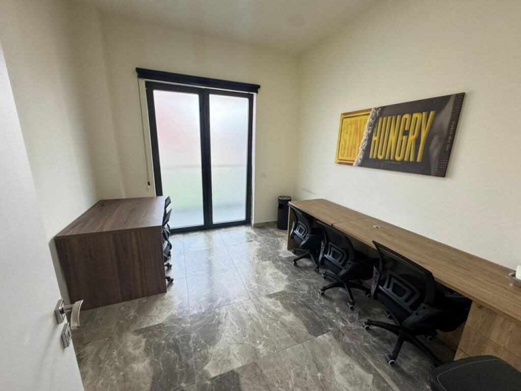 📣 Jepet me qira ambient biznesi 📍 Rruga “Teodor Keko”  🔹 Sipërfaqja: 400 m² 🔹 Kati: 1 🔹 Ambient i përshtatshëm për: Klinikë, Call Center, zyra, qendër kursesh, etj. 💶4500 euro ne muaj 📞