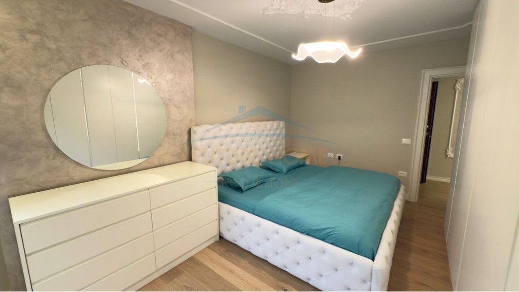 Shitet,apartament 2+1+2+ 2 poste parkimi,Rruga e bogdaneve