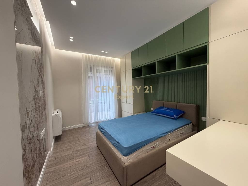 APARTAMENT 2+1 ME QIRA ME POST PARKIMI NE ROSE GARDEN