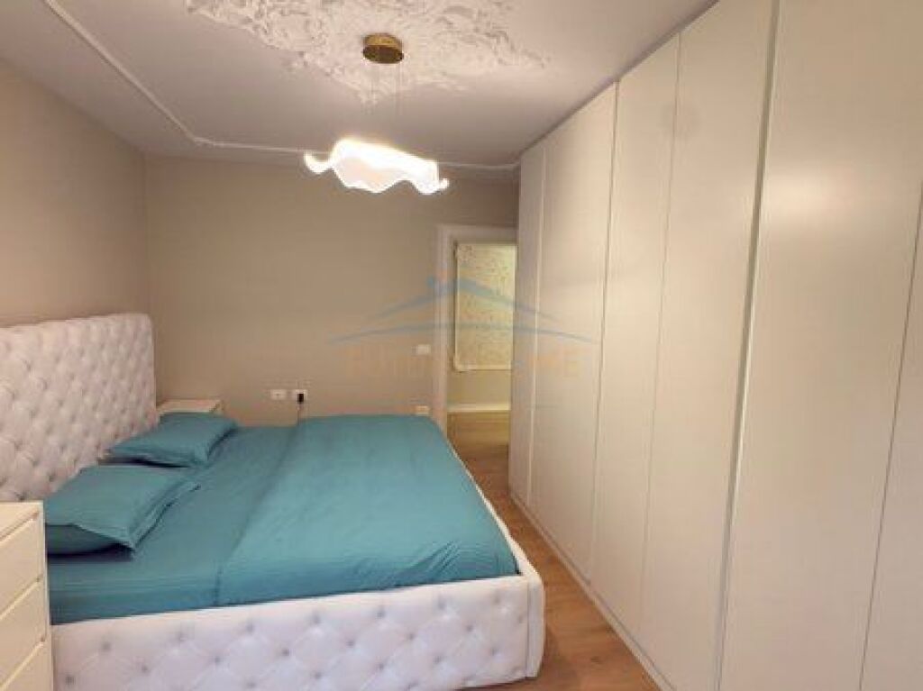 In vendita, Appartamento di lusso 2+1+2 posti auto, Via Bogdanëve, Tirana