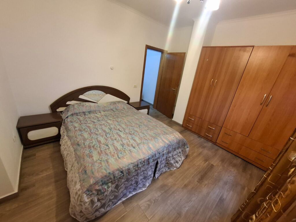 Jepet me Qera Apartament 2+1 tek Shkembi i kavajes