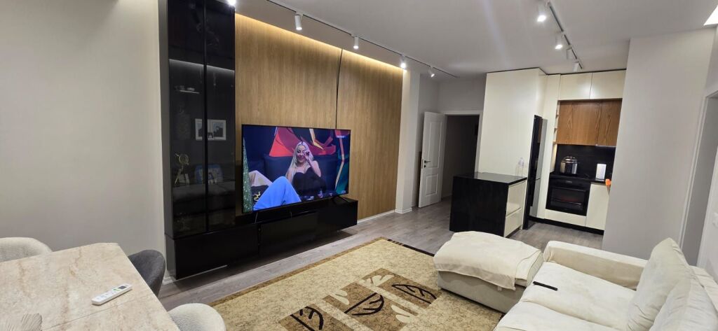 🏡 Apartment 1+1 for rent 📍 Kinostudio – Aleksandër Moisiu Street  🏢 7th floor (building without elevator) 🛋️ Fully furnished 💶 Price: 500 € / month  Apartment suitable for couple or individual, in a quiet area with easy access.  📞 Contact for more information.