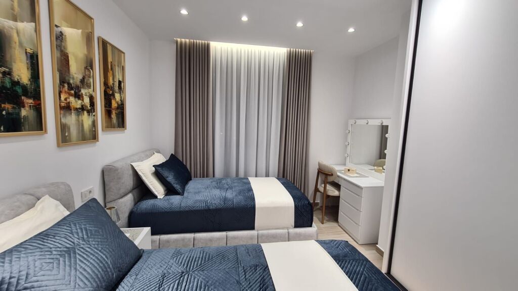 🏙️ For rent 2+1 – Golden Tower Residence, Mine Peza  🏢 7th floor with elevator ✨ New apartment, never lived in before 💶 1,400 € / month  Premium residence, modern furnishing and contemporary conditions.