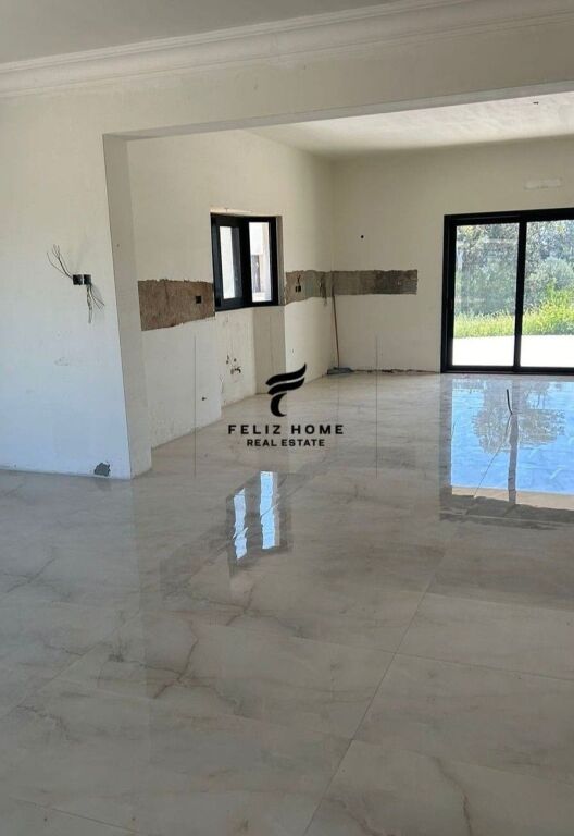 AMBIENT BIZNESI TRIPLEX ME QERA 360 M2 STACIONI I TRENIT 750.000 LEKE