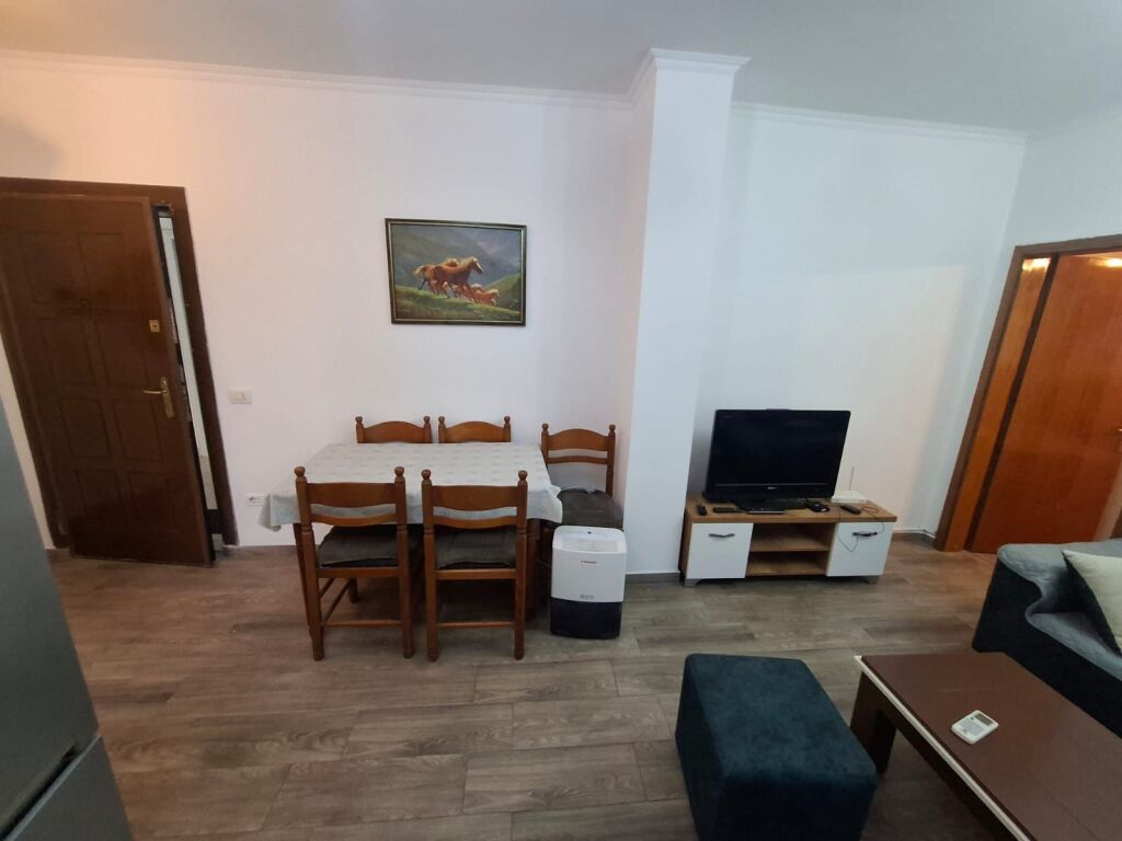 Jepet me Qera Apartament 2+1 tek Shkembi i kavajes