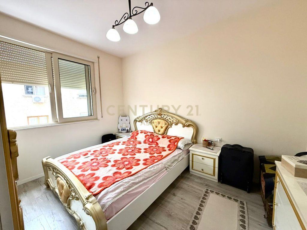 Apartament 1+1 ne shitje te Pazari i  ri