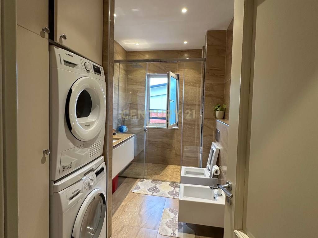 Penthouse per shitje Liqeni i Tiranes
