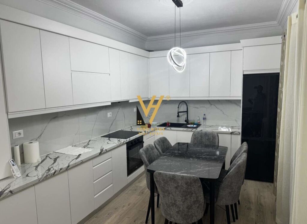 JEPET APARTAMENT 2+1+BLK ME QERA NE SAUK 63.000 LEKE