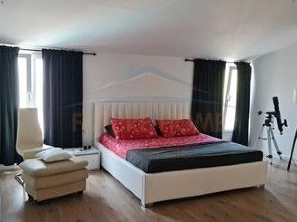 In vendita, Penthouse 3+1+2+veranda .Golem, Durres.
