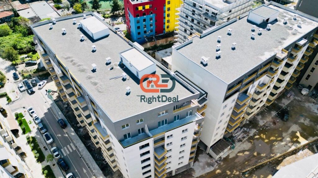 Tek Kompleksi E88, Shitet Super Apartament 2+1 Me Hapsira Te Bollshme !!