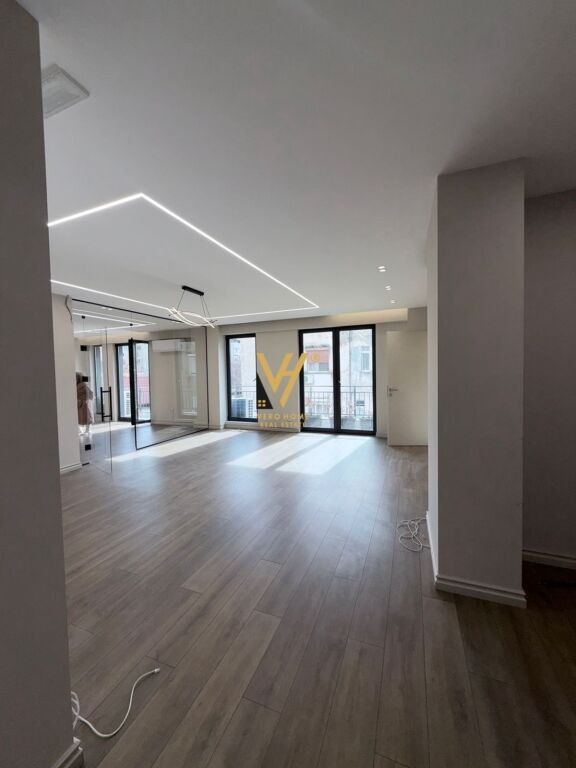 OFFICE 185 M2 FOR RENT ON KAVAJES STREET, NEAR GARDEN BUILDING 2,500 EURO