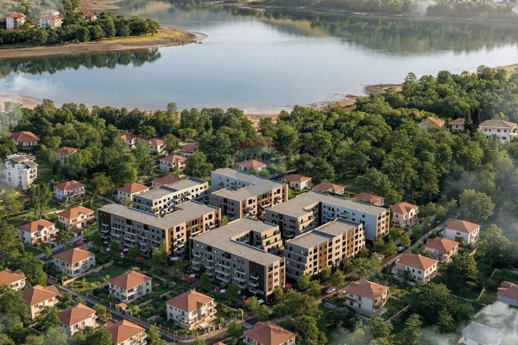 Apartament - Për Shitje - Paskuqan prane liqenit