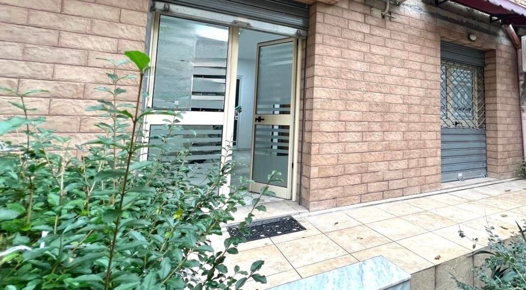 Affittasi locale 1+1 per ufficio dopo il tribunale di Tirana