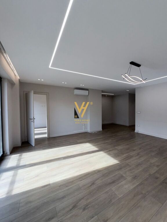 OFFICE 185 M2 FOR RENT ON KAVAJES STREET, NEAR GARDEN BUILDING 2,500 EURO