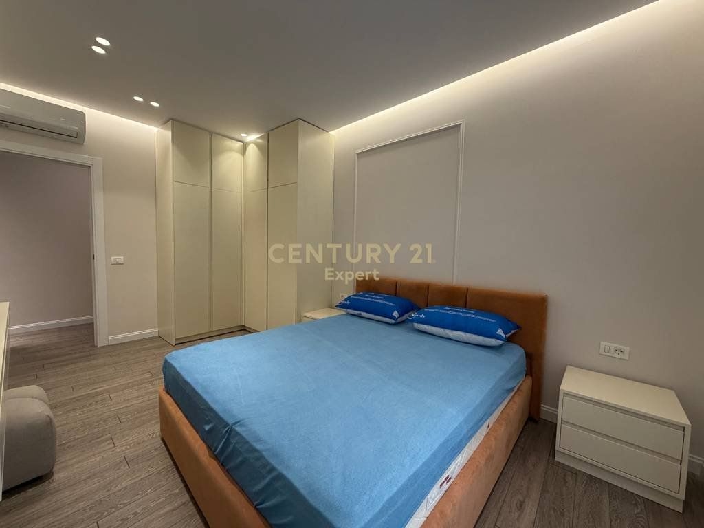 APARTAMENT 2+1 ME QIRA ME POST PARKIMI NE ROSE GARDEN