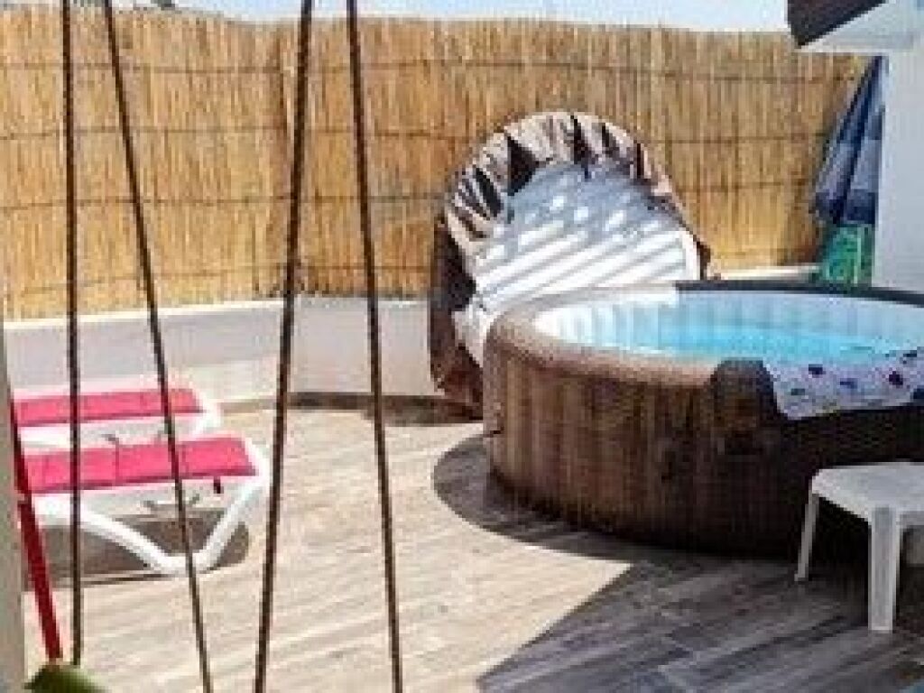In vendita, Penthouse 3+1+2+veranda .Golem, Durres.