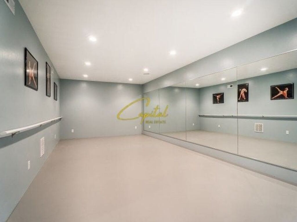 BUSINESS PREMISES FOR RENT 75 M2 MUHAMET GJOLLESHA STREET 120,000 LEKE