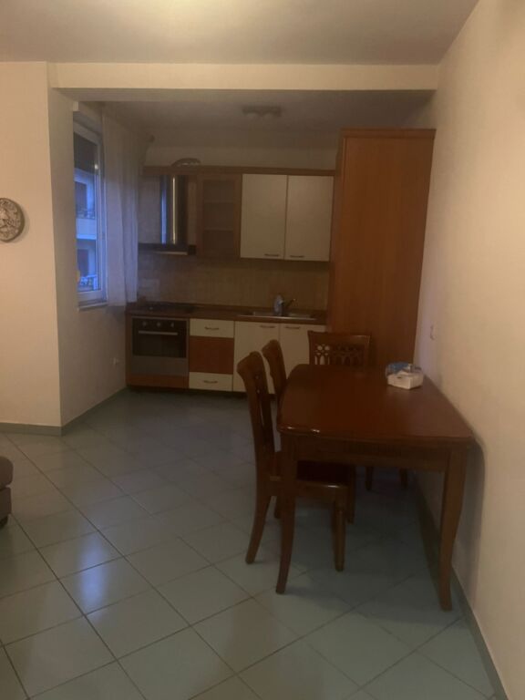 Apartament 1+1 per shitje mbi Kristal center