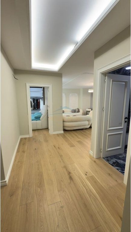 Shitet,apartament 2+1+2+ 2 poste parkimi,Rruga e bogdaneve
