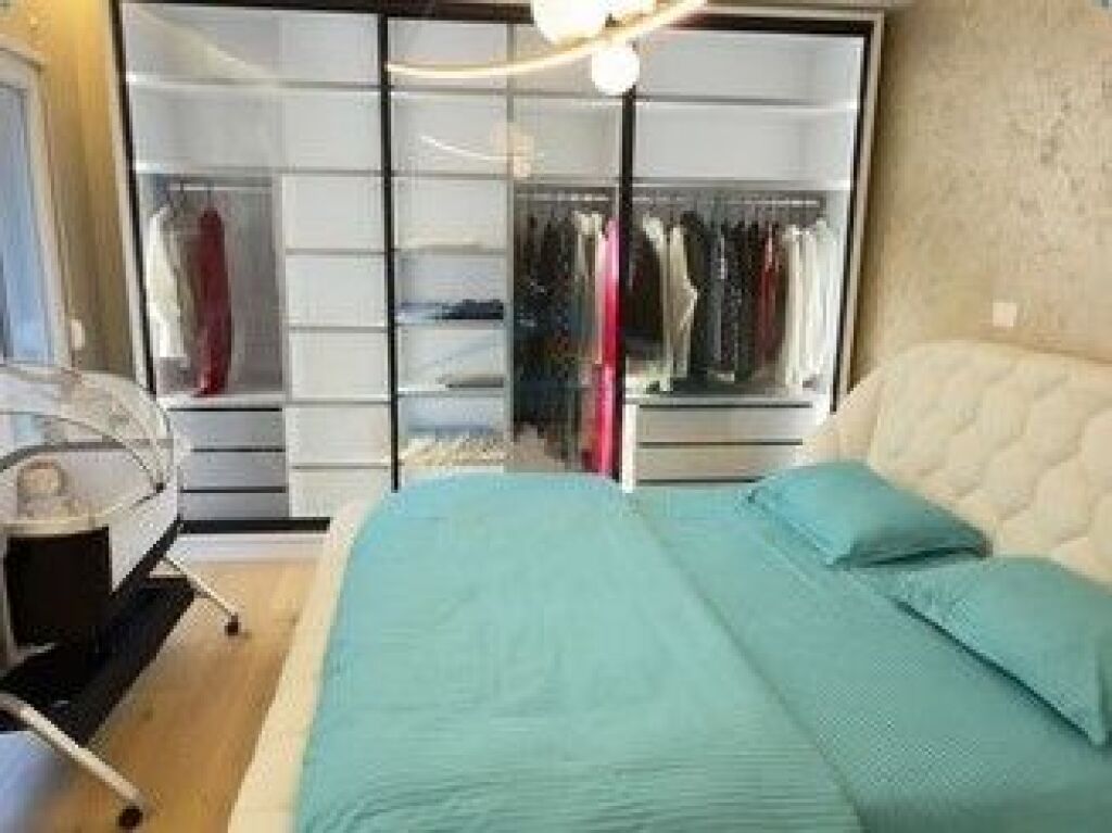 Shitet,Apartament Luksoz 2+1+2 Poste Parkimi, Rruga e Bogdaneve, Tirane