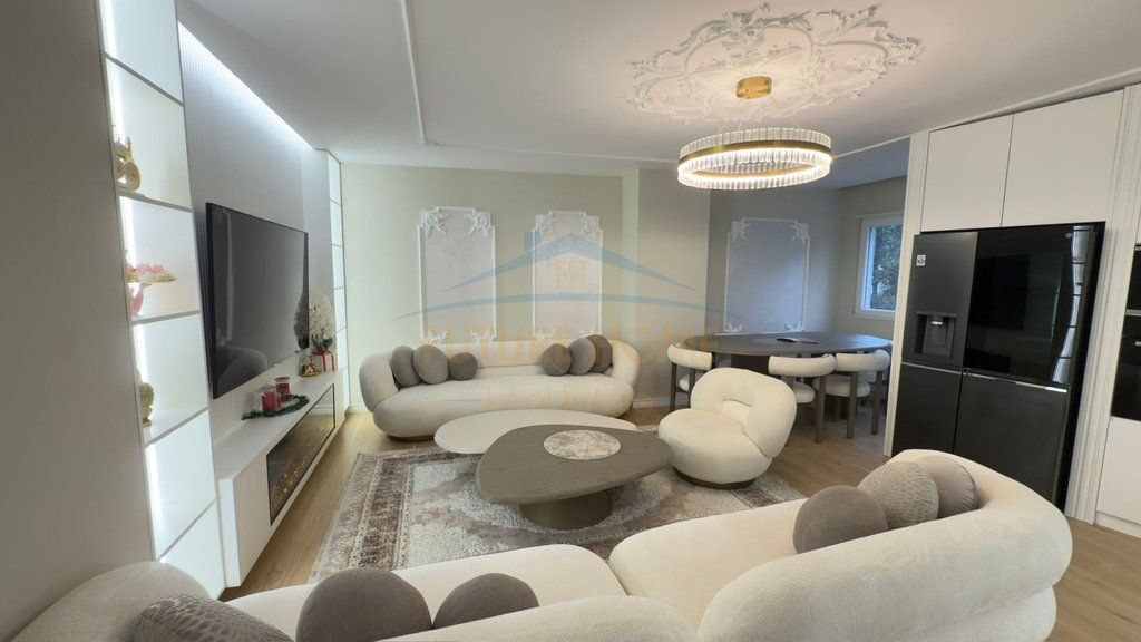 Shitet,apartament 2+1+2+ 2 poste parkimi,Rruga e bogdaneve