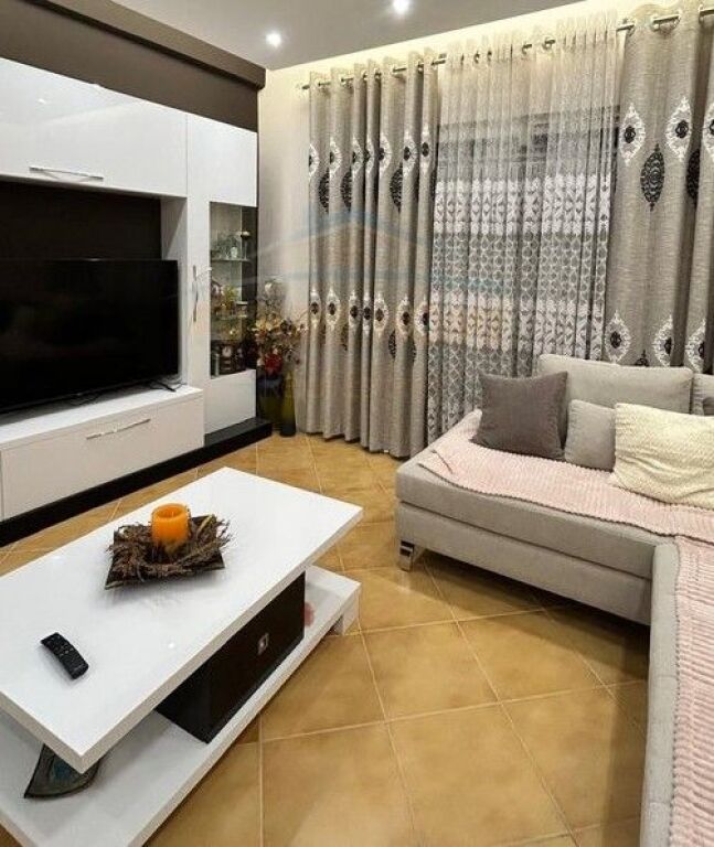 Qera,Apartament 2+1, Fresk