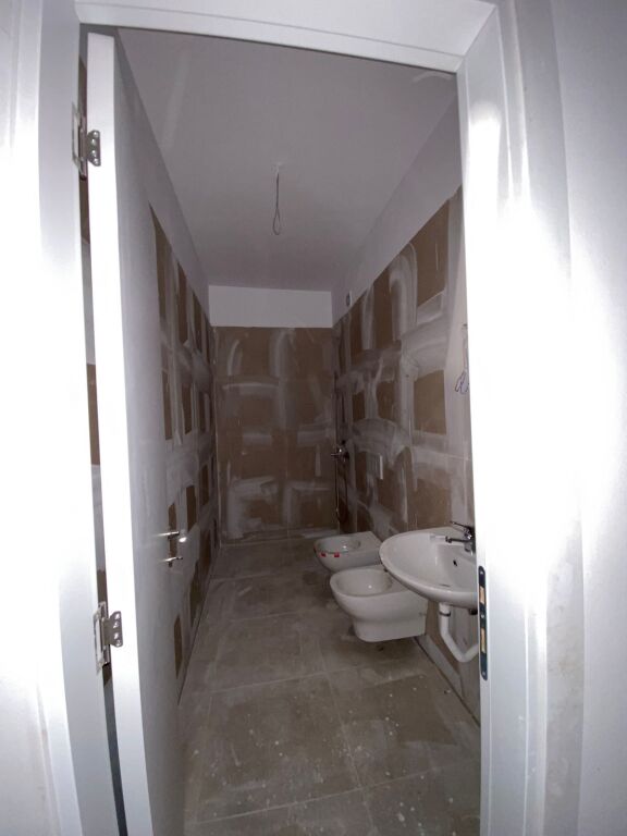Univers City , 2+1+2wc+verande in vendita