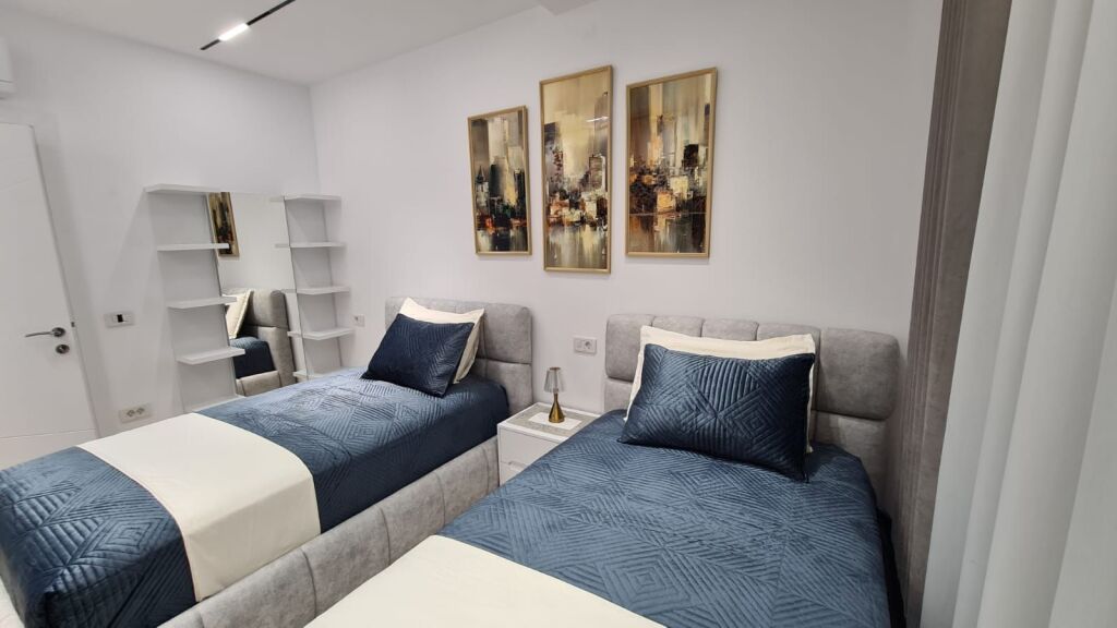 🏙️ For rent 2+1 – Golden Tower Residence, Mine Peza  🏢 7th floor with elevator ✨ New apartment, never lived in before 💶 1,400 € / month  Premium residence, modern furnishing and contemporary conditions.