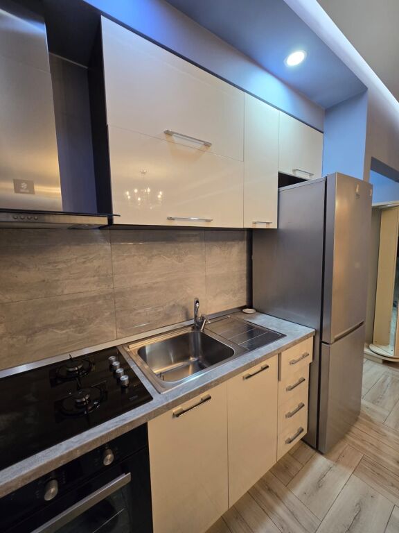 Affittasi 1+1 con garage presso il Ristorante Durresi