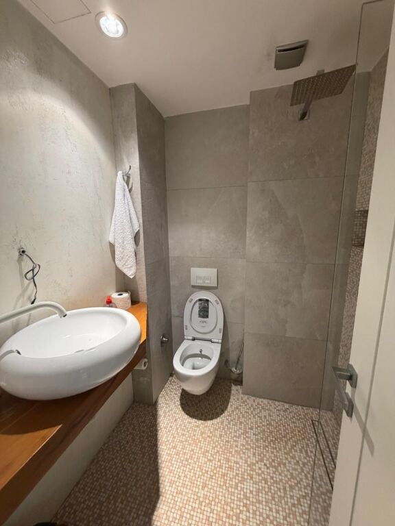 For sale 2+2+2 balcony+1 veranda At Liqeni i Thate