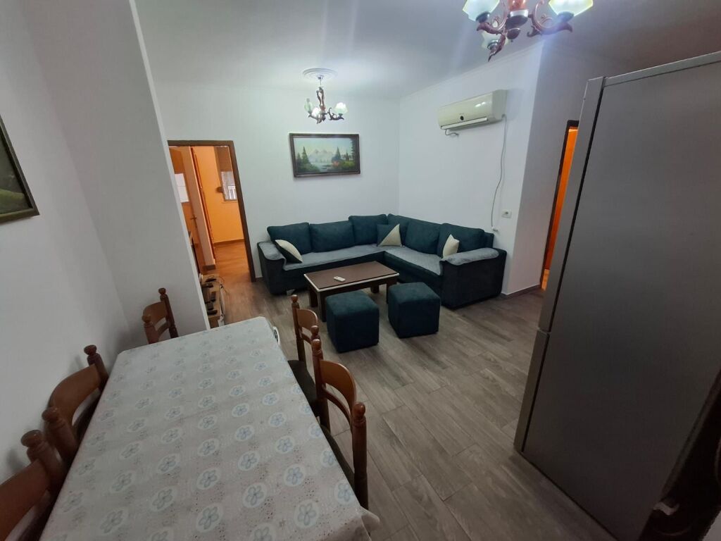 Jepet me Qera Apartament 2+1 tek Shkembi i kavajes