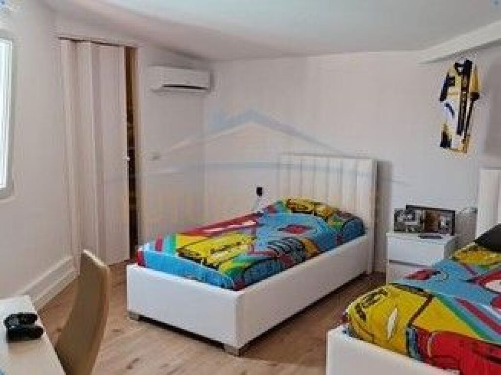 In vendita, Penthouse 3+1+2+veranda .Golem, Durres.