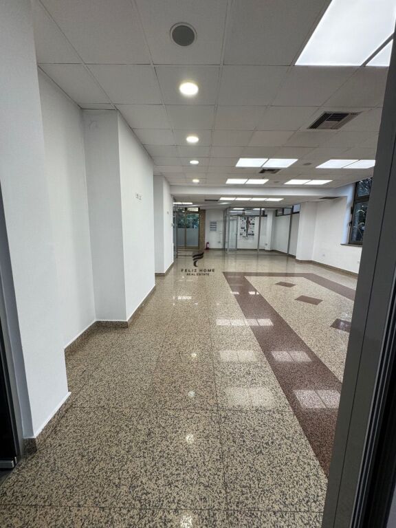 UFFICIO IN AFFITTO 220 M2 BLLOK 3300 EURO