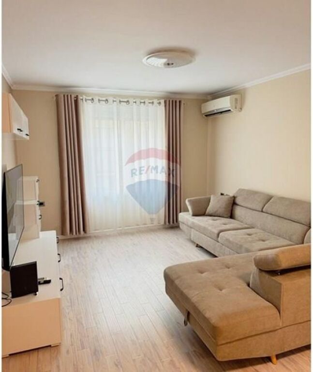 Appartamento - In Affitto - Piazza Skënderbej, Tirana