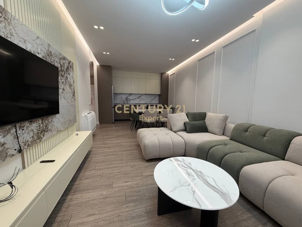 APARTAMENT 2+1 ME QIRA ME POST PARKIMI NE ROSE GARDEN