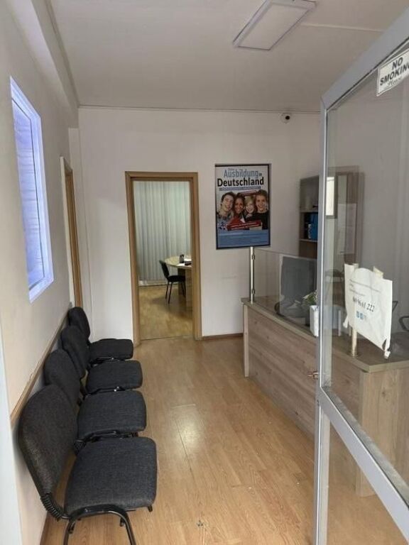 OFFICE FOR RENT 61 M2 ELBASAN ROAD 50,000 LEKES