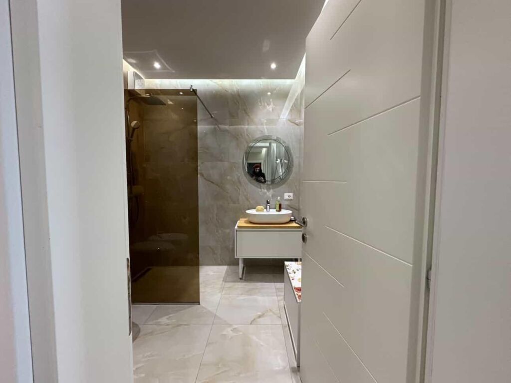 Shitet super apartament 2+1+2 me verandë dhe pamje deti Vollga